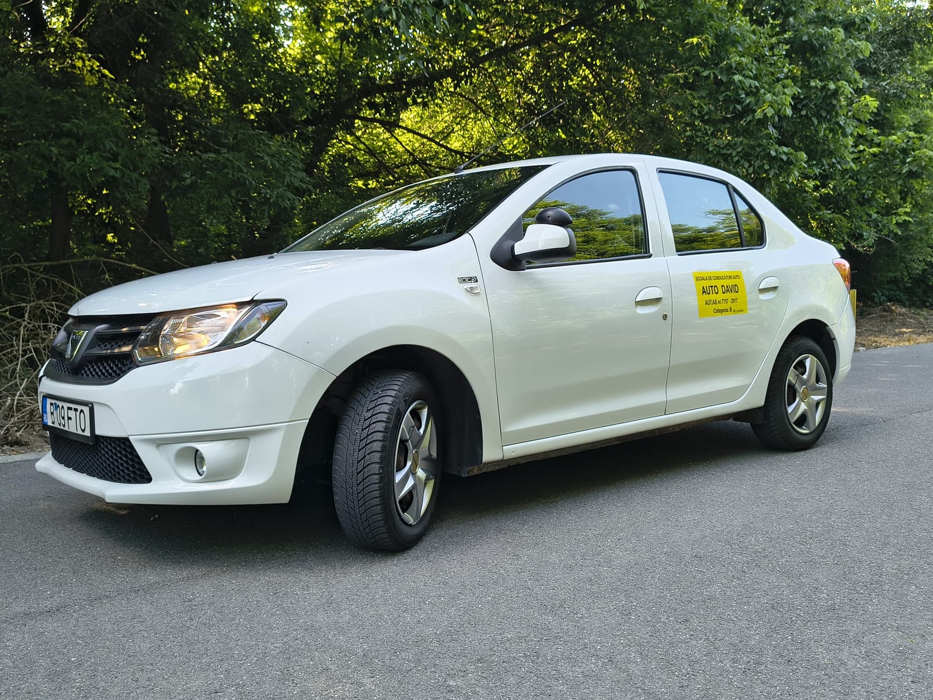 Dacia Logan 2016 manuală folosită la Școala Auto David
