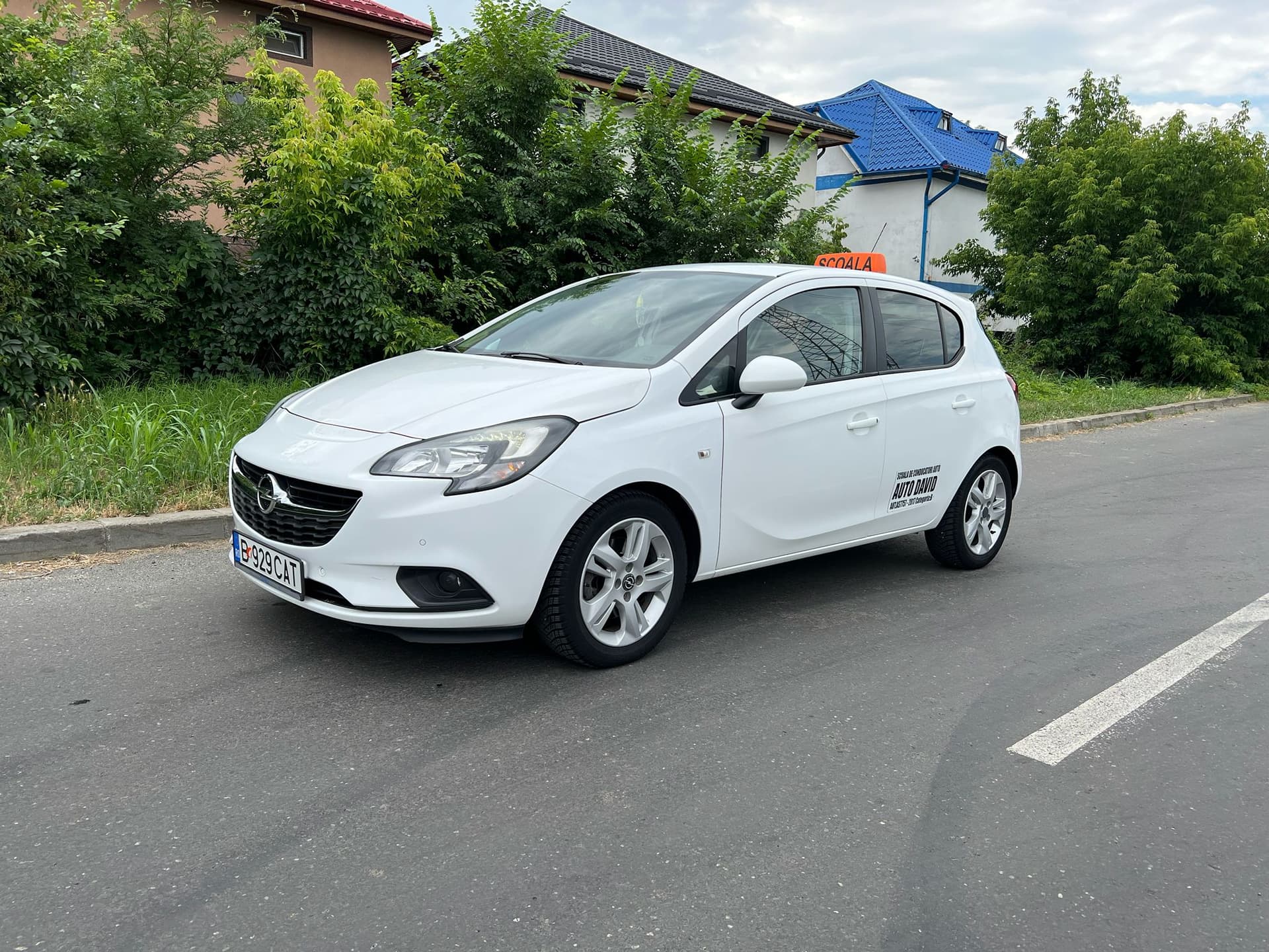 Opel Corsa manuală folosită la Școala Auto David, plăcuță B 929 CAT