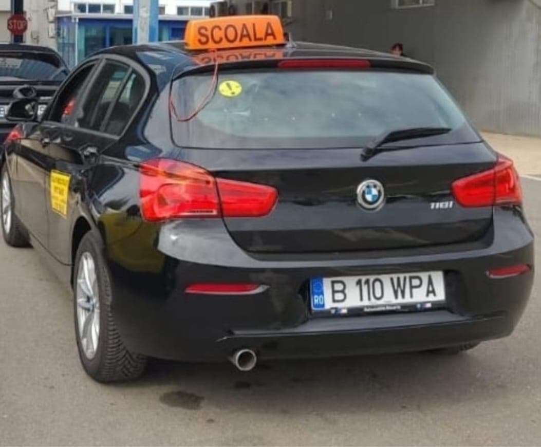 BMW Seria 1 cu transmisie automată folosit la Școala Auto David, plăcuță B 110 WPA