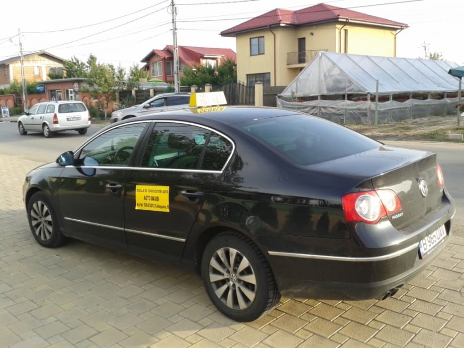 Volkswagen Passat manual folosit la Școala Auto David, plăcuță B 965 DAV