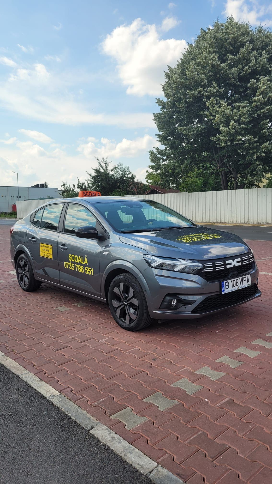 Dacia Logan manuală folosită la Școala Auto David, plăcuță B 108 WPA