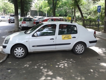 Renault Clio - 2500 lei